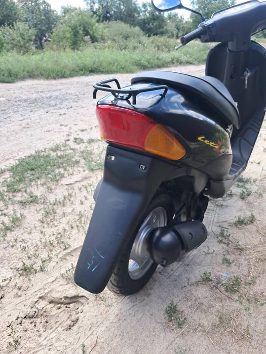 Suzuki let's із контейнера