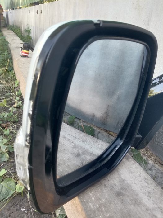 Інфініті QX 56 ліве зеркало