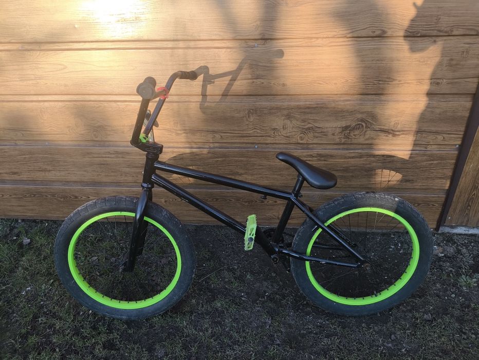 Rower BMX na skate park