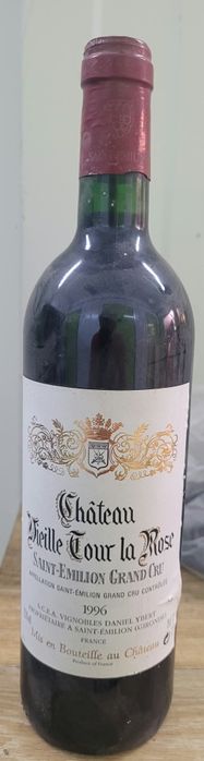 Château Vieille Tour La RoseChâteau Vieille Tour La Rose 1996 Garrafa vintage