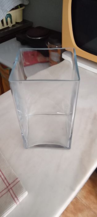 Pote de vidro bastante grosso