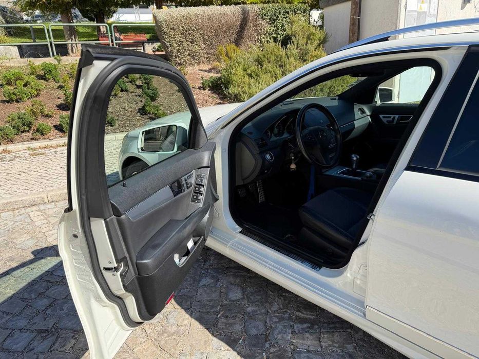 Mercedes-Benz C 250 com kit AMG
