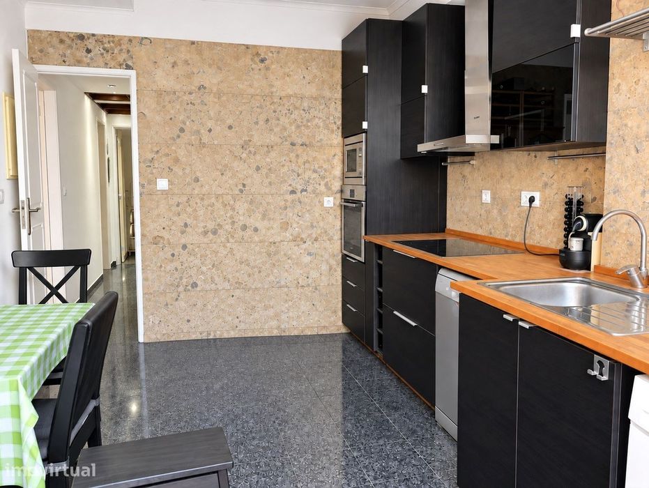 T2 com terraço perto comboio Amadora