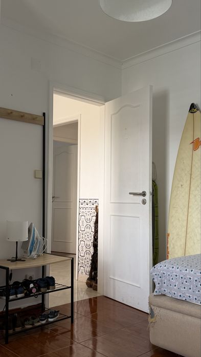 Quarto em T3, para entrada a partir de 01/09 no Casal Moinho 400€ com todas as despesas incluídas.   Interessados chamar WhatsApp 939375833