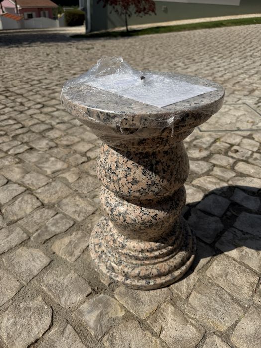Pedestal de granito