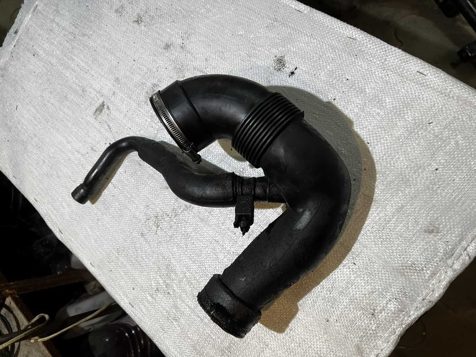 Патрубок з турбіни на корпус повітряного фільтра OM611 (легковий)