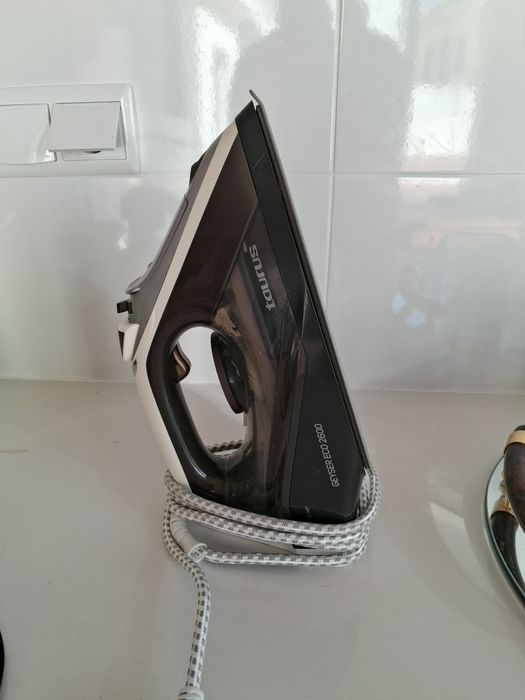 Ferro engomar Taurus