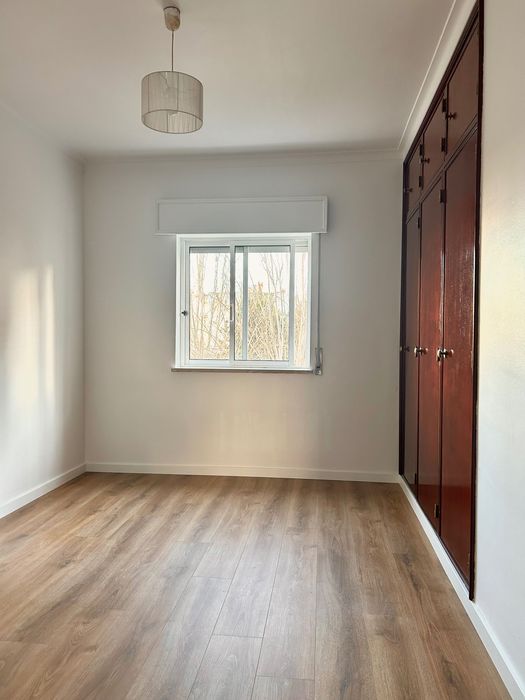 Aluga-se apartamento T3 carregado