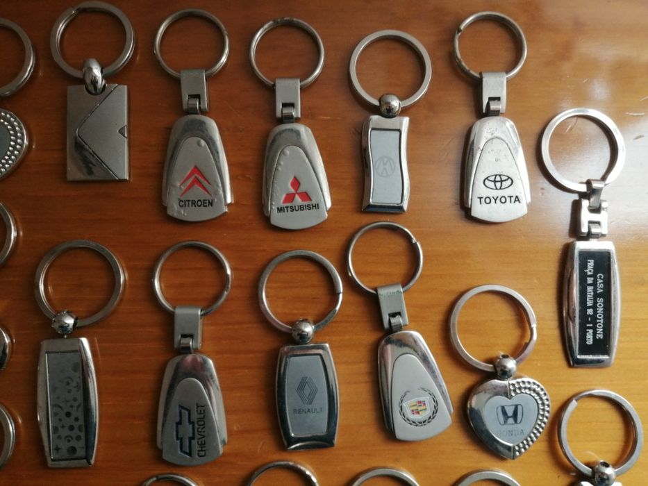 Lote de 23 porta-chaves metálicos