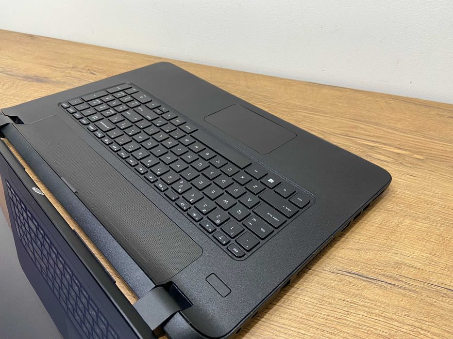 1283 Duży Laptop HP 17 cali, Dysk SSD, AMD 6010, WINDOWS 10, 100% sprawny