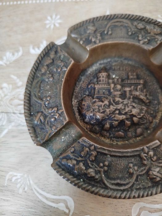 Antigo Cinzeiro em latão maciço "Sintra"