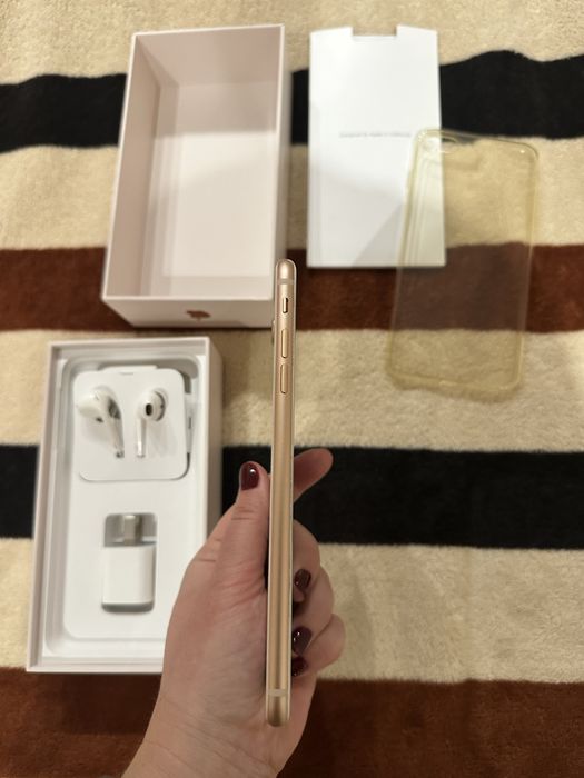 Мобільний телефон iPhone 8 Plus 64Gb