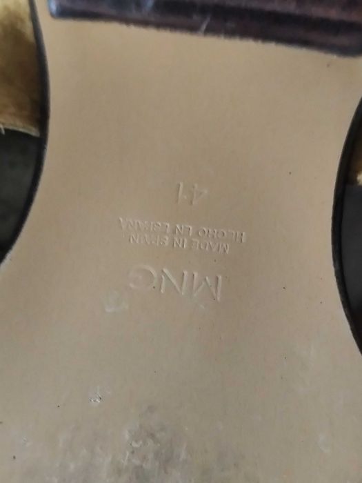 Chinelos mango usados uma vez