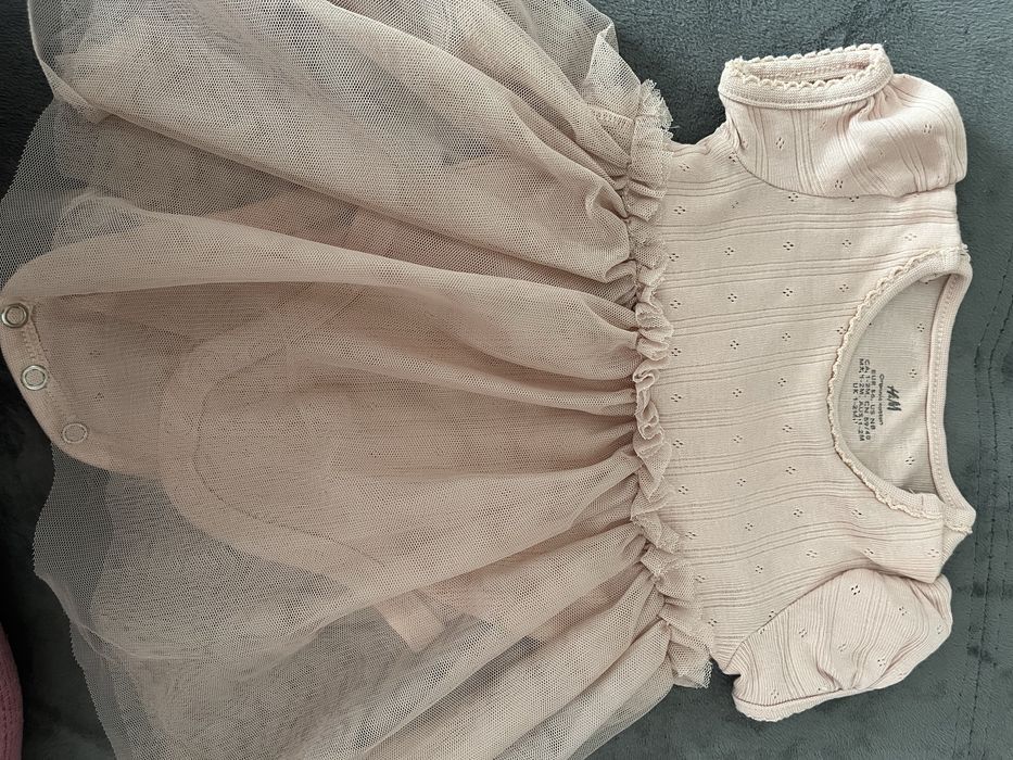 Продам сукні для дівчинки різного віку.