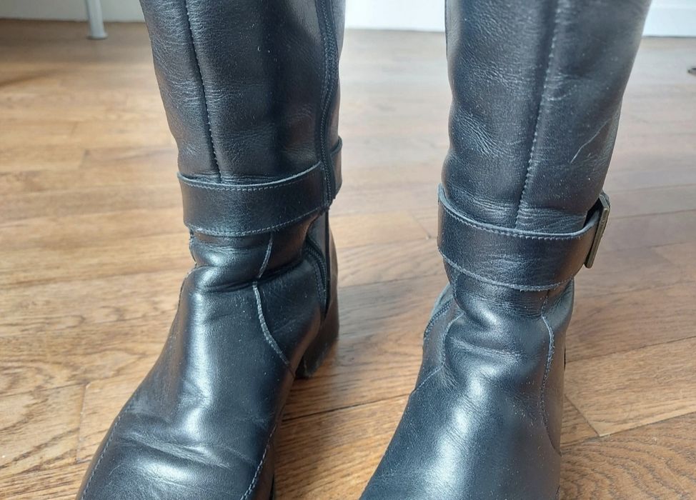 Botas altas, de couro legítimo, preta. Estilo Montaria.