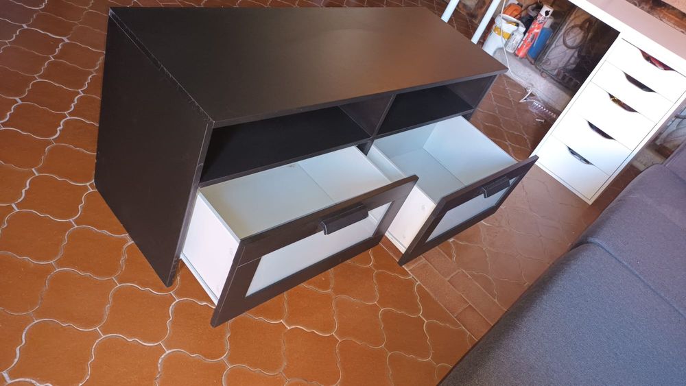 Móvel de tv com 2 gavetas impecável