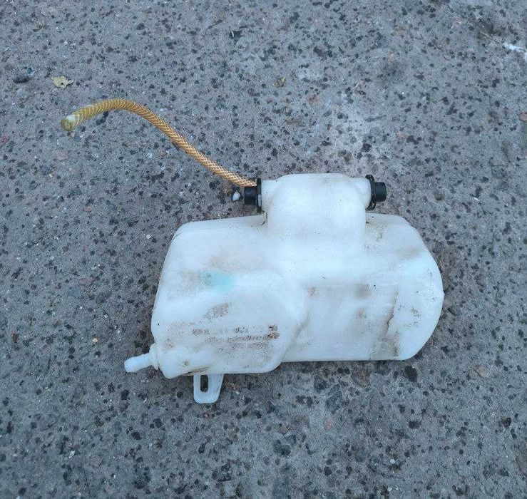 Бачки омывателя, охлаждения, расширительные бачки и тд. W124, W202