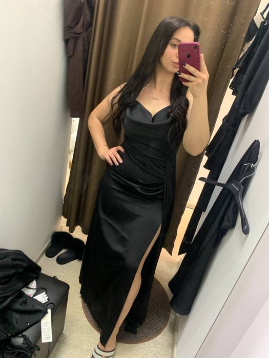 Вечірня чорна сукня