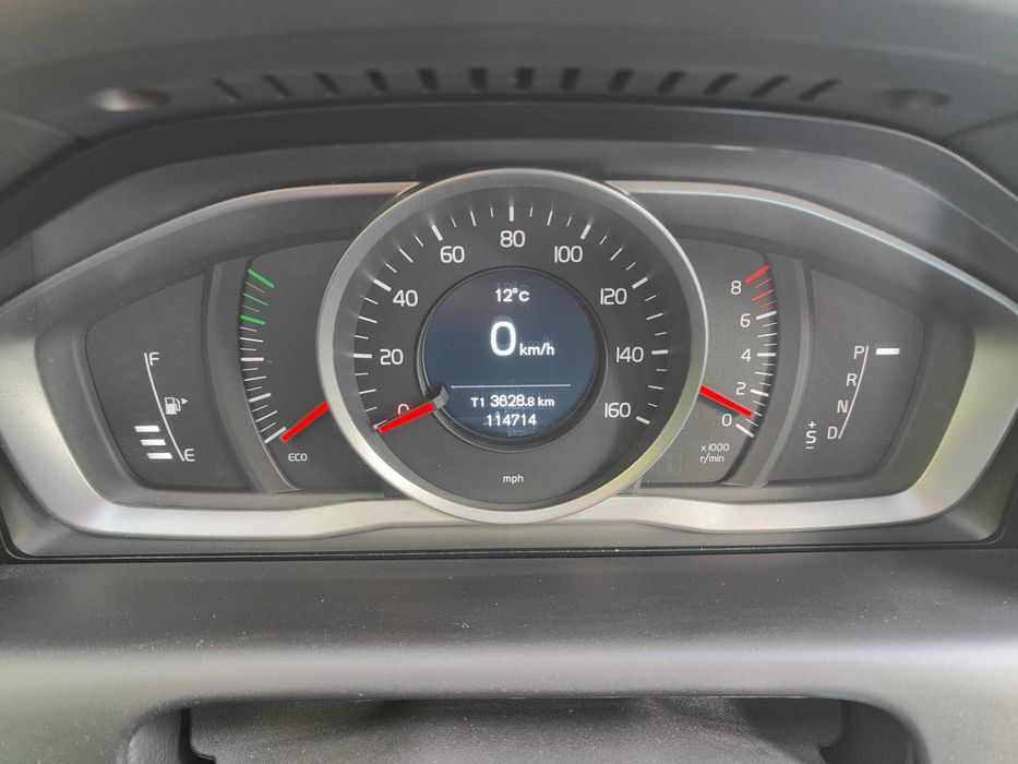 Volvo XC60 2015 2.0 FWD бензин