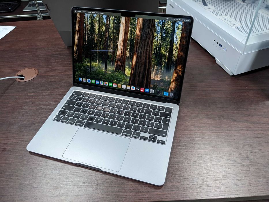13" Apple Macbook Air A2681 M2 16GB 1TB SSD A-