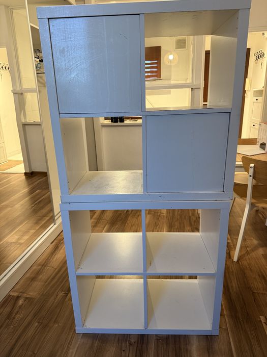 Biblioteczka z szafkami
