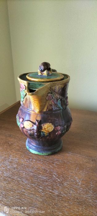 Jarra de vinho em louça da antiguidade