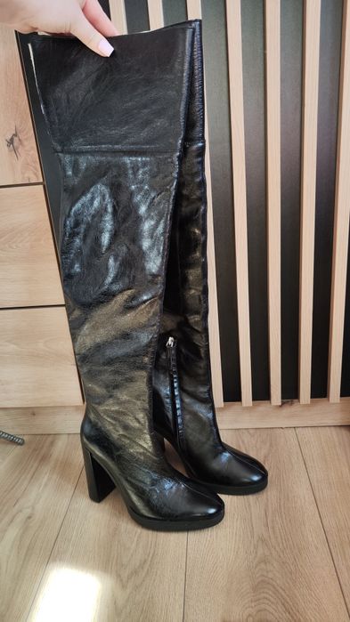 Czarne skórzane kozaki Zara