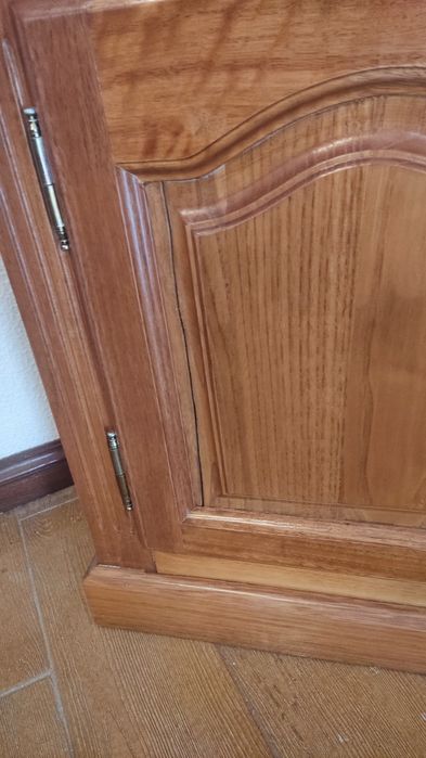 Vendo armário de canto em madeira maciça