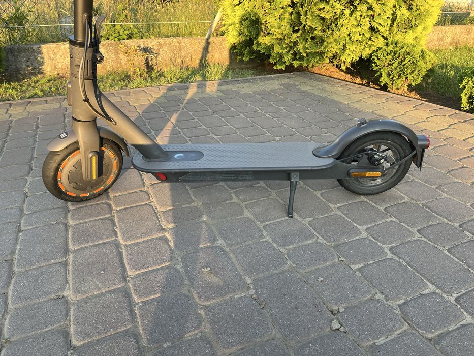 Електросамокат Xiaomi Mi Electric Scooter 1S у хорошому стані