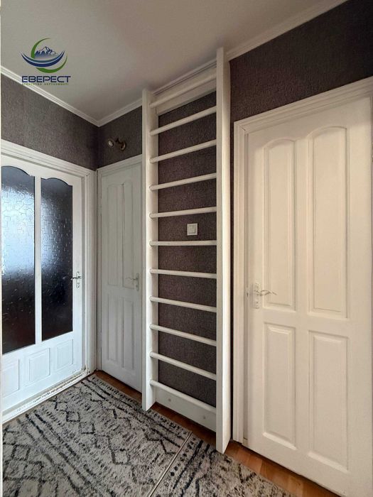 Продаж  3-кімнатної квартири на 2-му поверсі