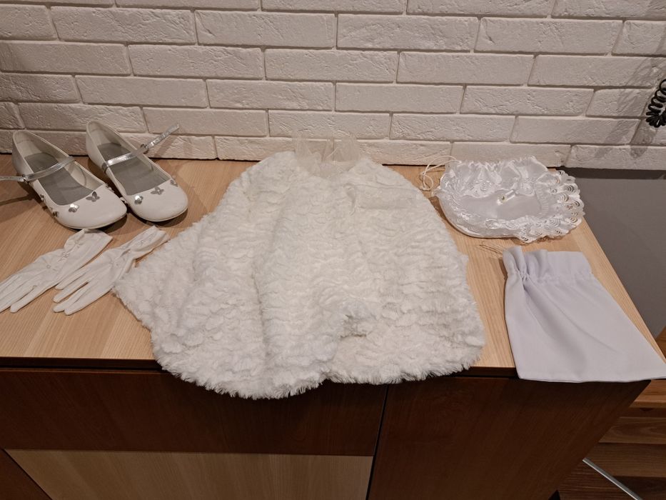 Alba komunijna dla dziewczynki długość 115 cm. Dodatki komplet.