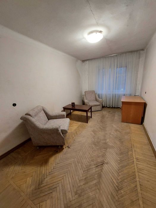 Без комісії продам 2-к.  Маккейна, 38а. Метро Звіринецька - 5 хв. пішк