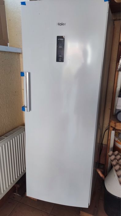 Морозильна камера Haier HF-220WAA