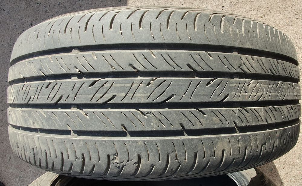 Комплект літніх Шин Continental 235/45 r19