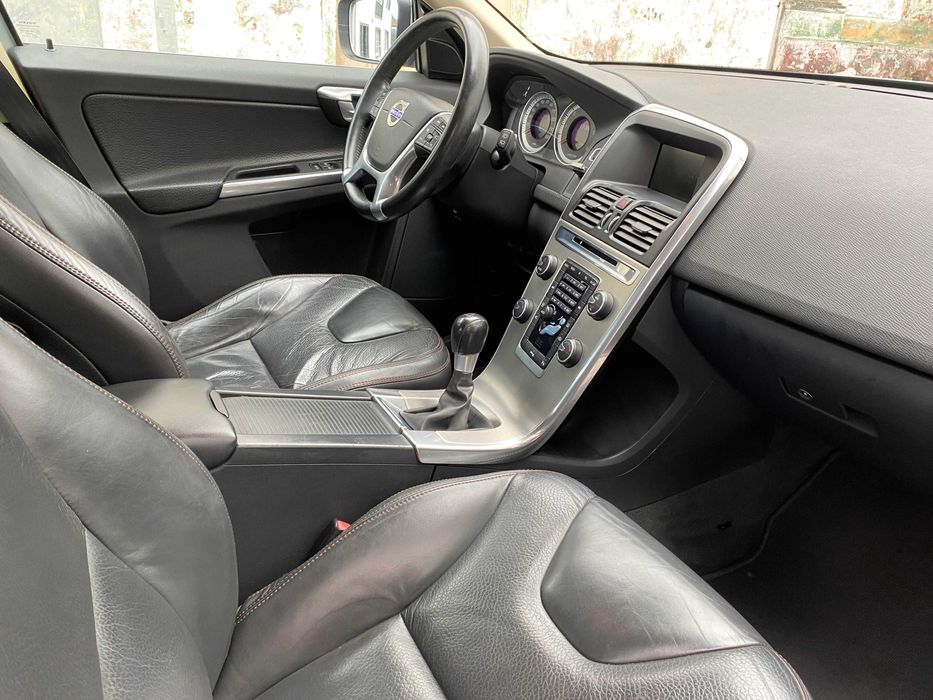 Volvo XC60 D3 2012, 153 mil km - SUV Familiar Fiável, Motor 5 Cilindros