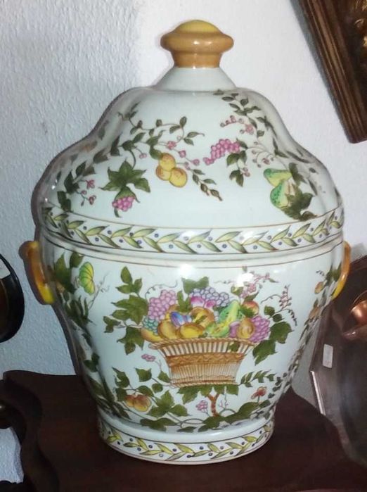 Vários Potes antigos em porcelana - Ler descrição no anúncio