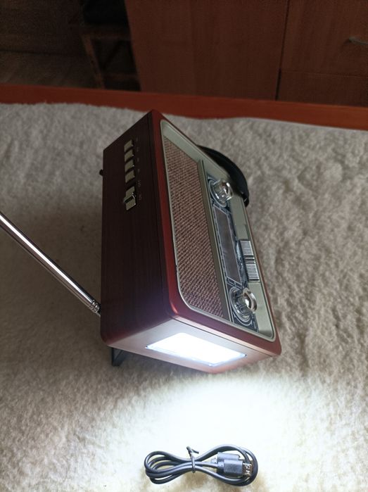 Radio USB solar.