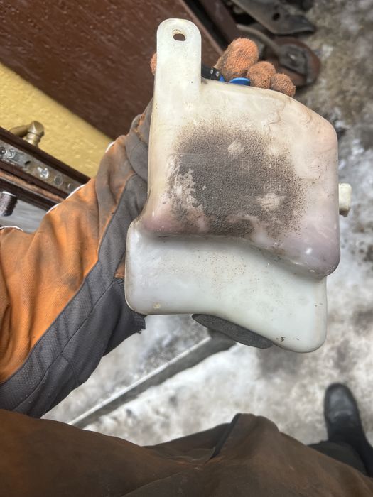 Бачок разширительный Киа карнивал 04год kia carnival