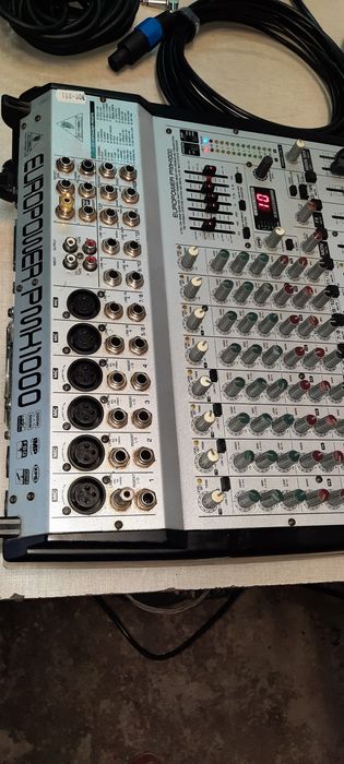 Mesa de mistura, processador de efeitos etc