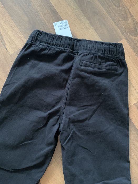 Spodjie czarne hm 134 nowe