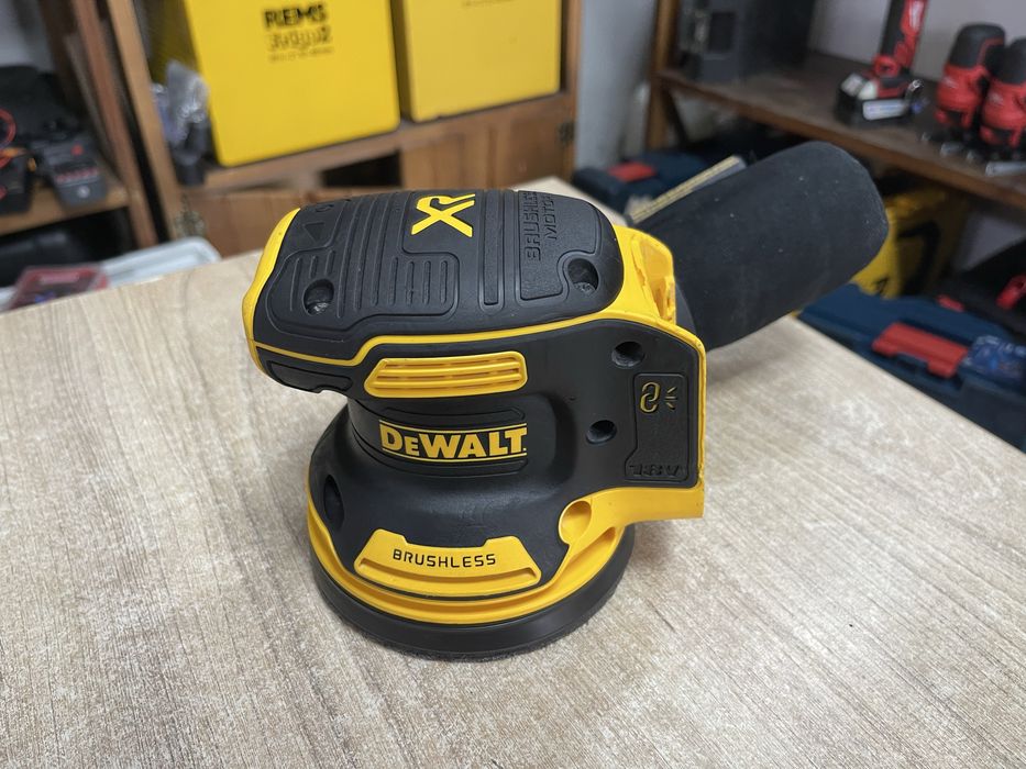 Dewalt DCW 210 / акумуляторна ексцентрикова машинка Девольт
