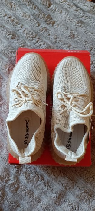 Продам кросівки, макасіни, 35 розмір