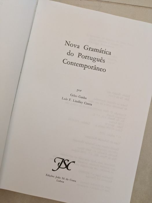 Vendo Nova Gramática do Português Contemporâneo, de Celso Cunha e Lind