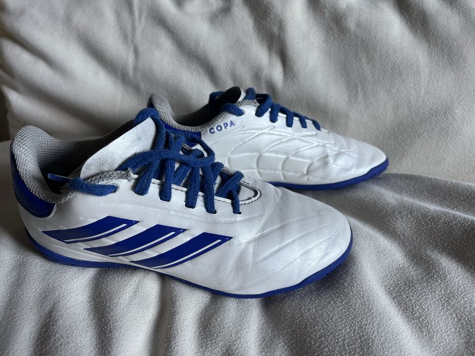 Buty do piłki halowej Addidas rozm. 33