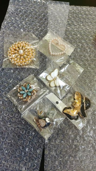 Broszka serce perły złoty serduszko perełki biała agrafka