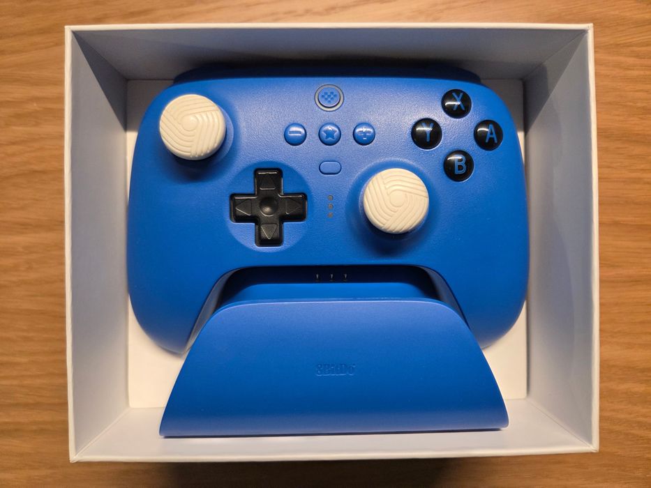 8BitDo Ultimate Bluetooth Controller + Stacja Dokująca Niebieski Stan BDB