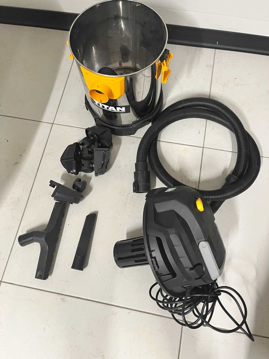 Odkurzacz przemysłowy Titan TTB775VAC 1400W 20L