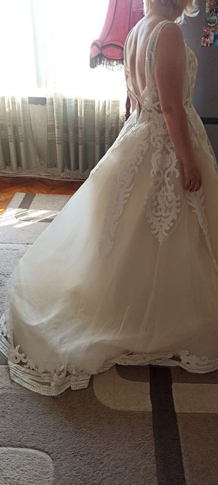 Сукня весільна в ідеалі-1 раз вдіта