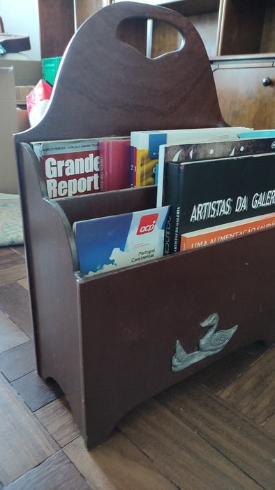 Porta revistas em madeira