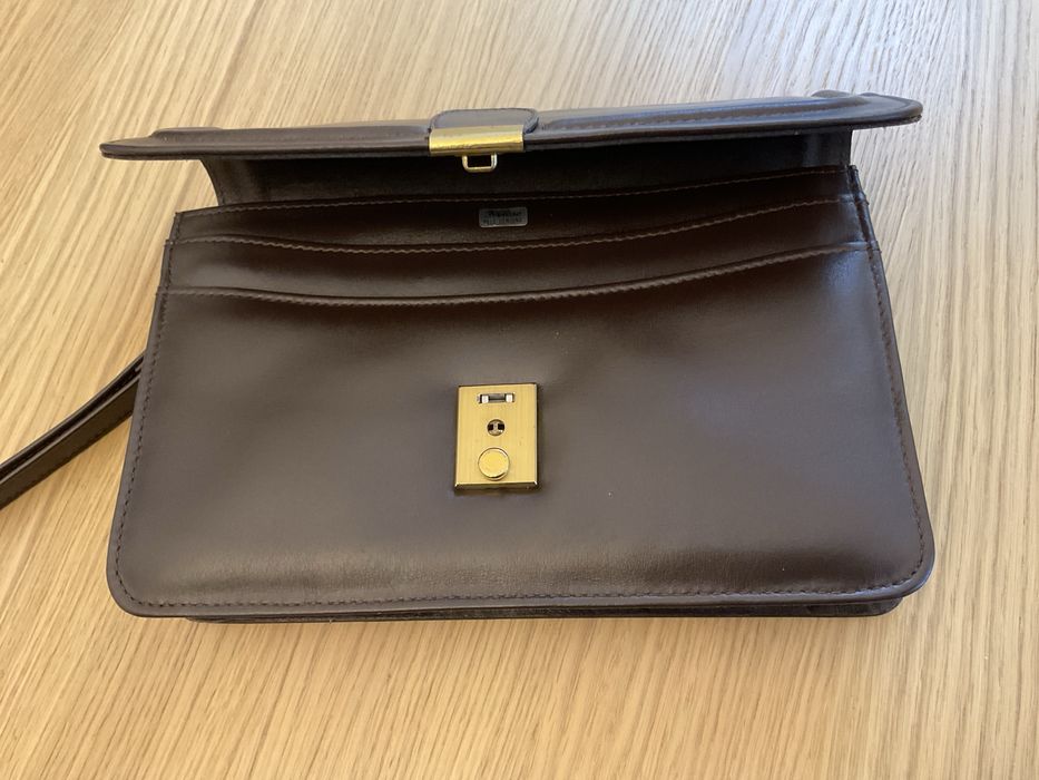 Bolsa em pele para homem .